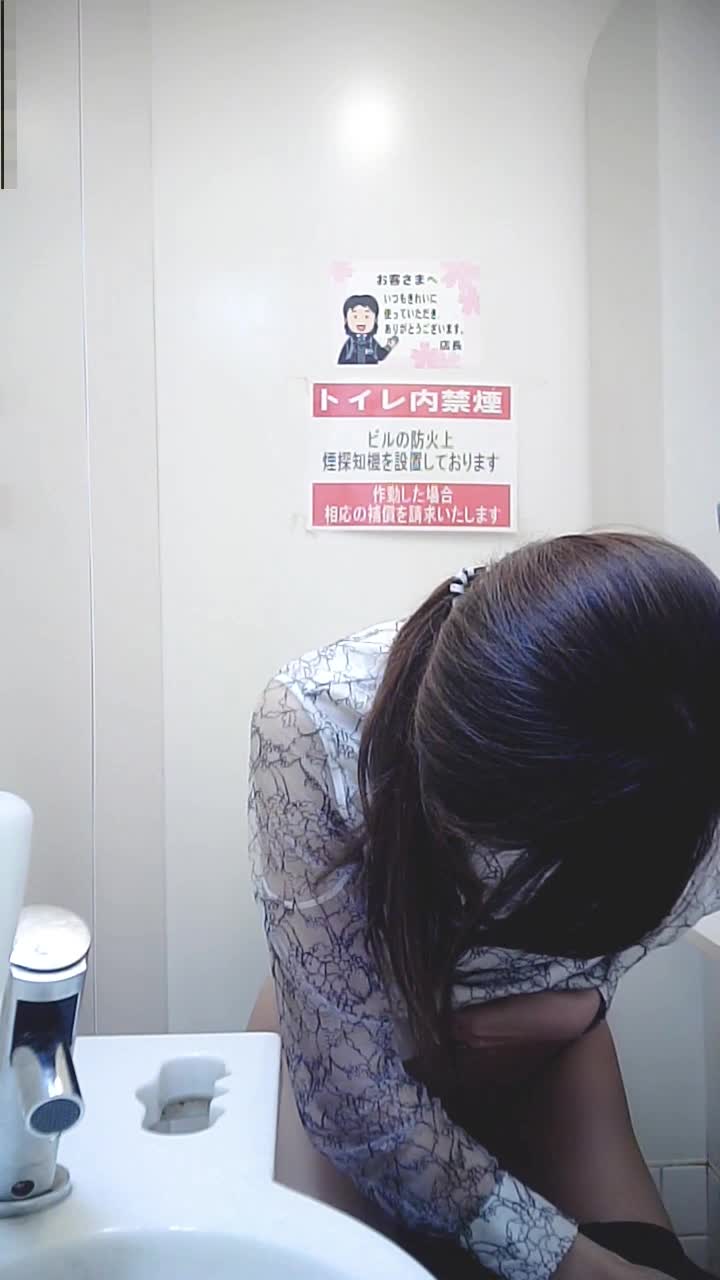 女厕全景偷拍18位妆容精致的小姐姐