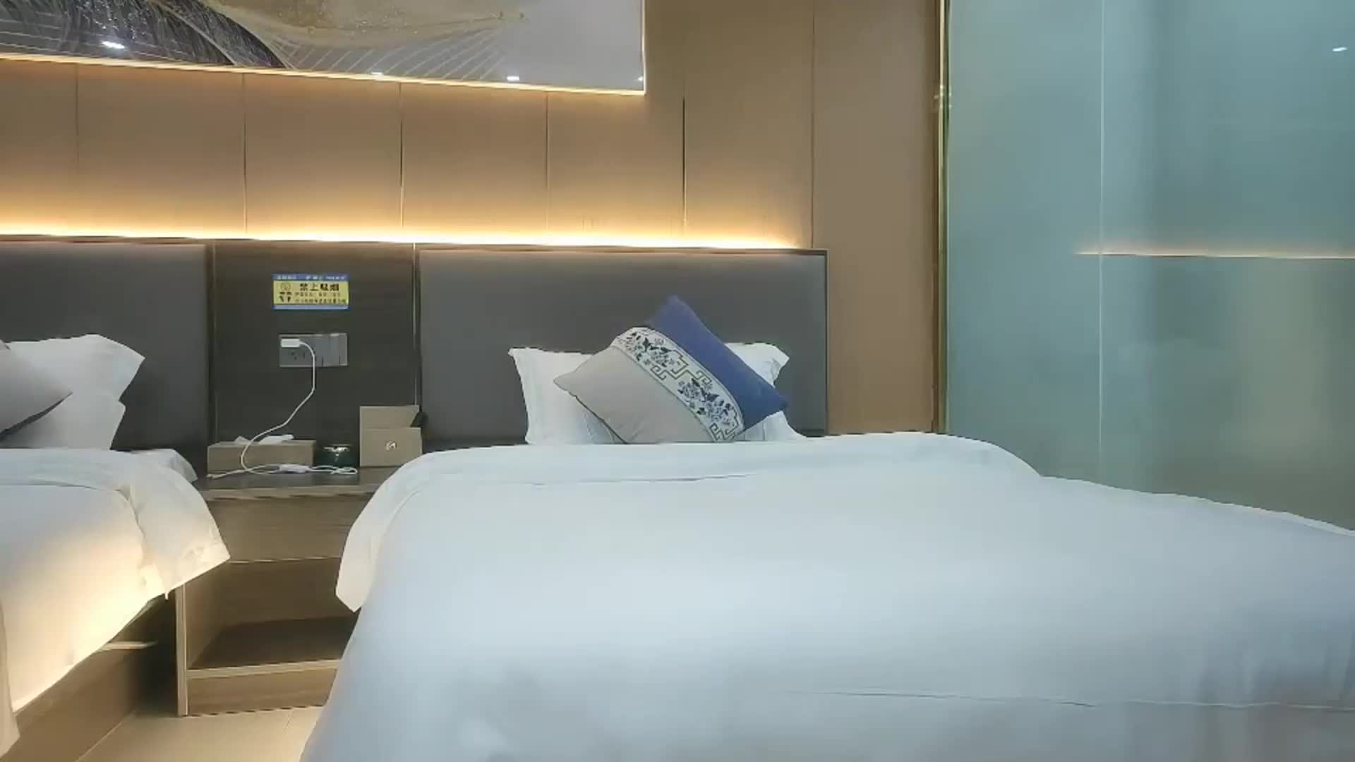 大奶美女 戴套我射不出来 我不射在里面 要死怀孕了怎么办 被忽悠无套输出 奶子哗哗 呻吟不停