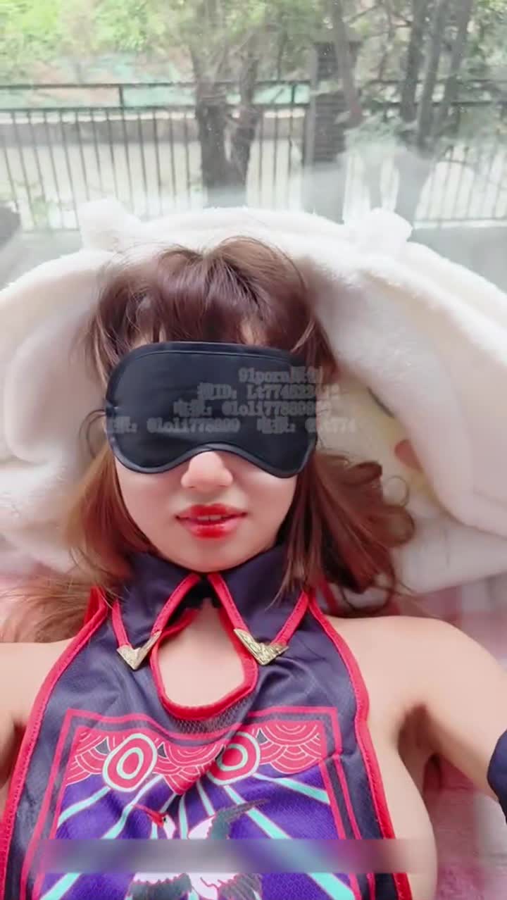⚡青春活力反差少女⚡情人节调教制服母狗学妹，隆起的白虎蜜桃穴紧致吸吮天呐太上头了，小嫩妹被按在床上狠狠深操
