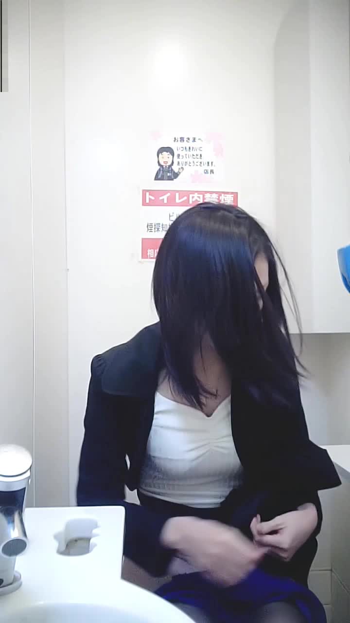 商场女厕全景偷拍18位妆容精致的小姐姐