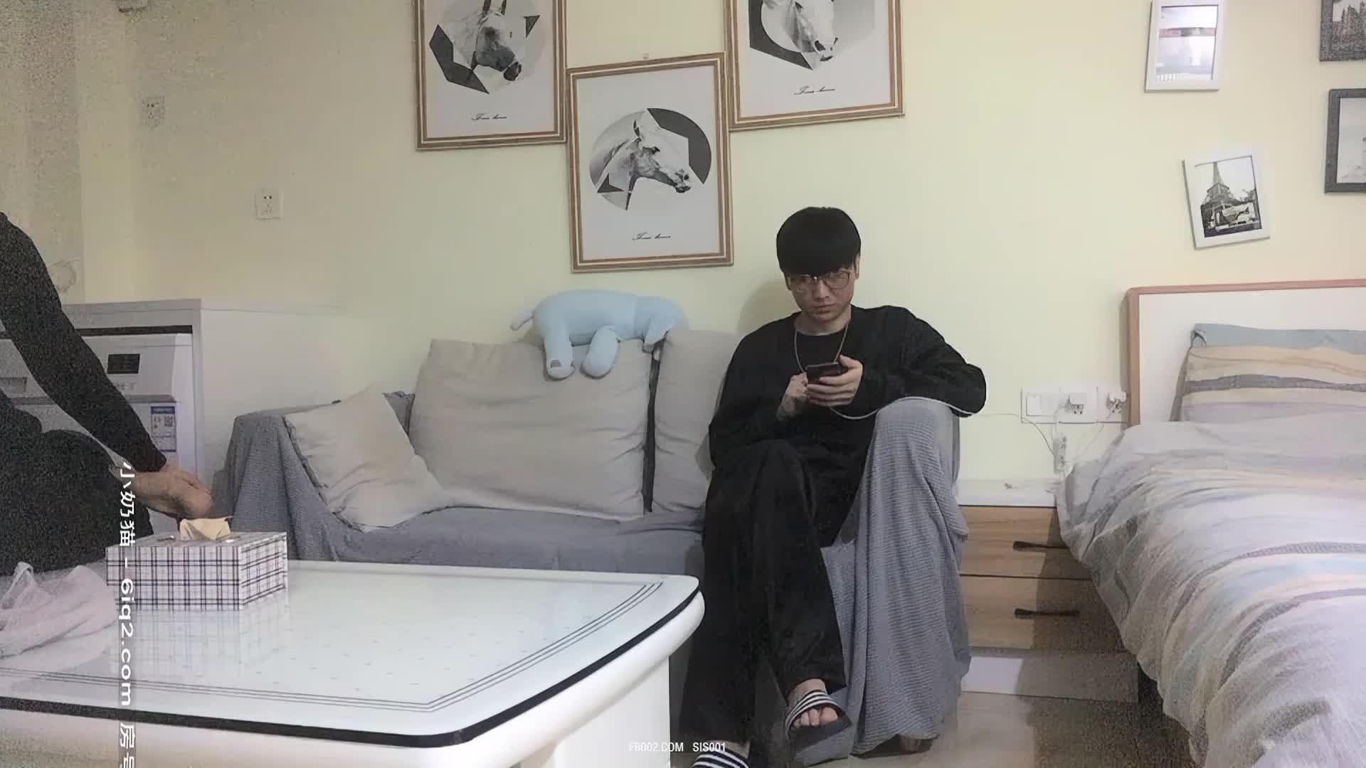眼镜,哥重金约炮外围小姐姐和兄弟一起上玩3P