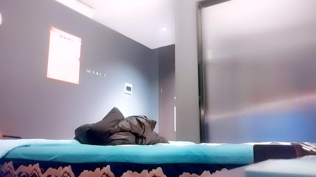 [亞洲無碼] 2023-1-18【模特写真丶探花】会所找女技师，说是00年的，黑丝高跟鞋性感妹子，吸吮大奶子，各种姿势一顿爆操[RF_MP4_668MB]
