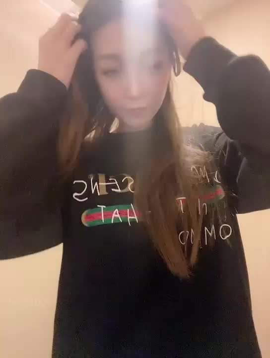 把可爱小女友调教成一只骚货小母狗