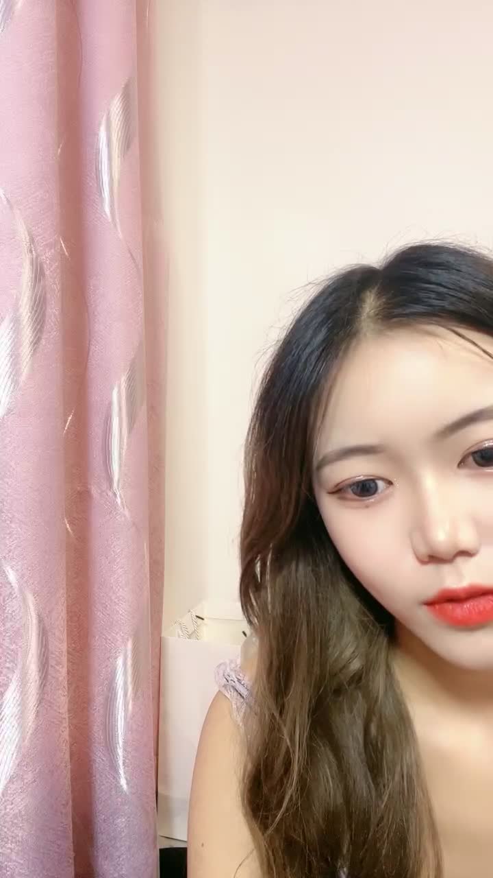 长发大眼妹子，黑丝女仆装制服诱惑，特写掰穴按摩阴蒂，卖力口交，无套女上位