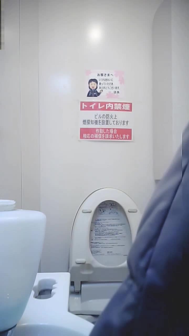 商场女厕全景偷拍26位妆容精致的小姐姐