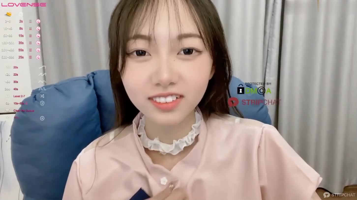 Stripchat，清纯甜美少女【18GirlX】小尺度，全裸扭腰摆臀，很有初恋感，让人欲罢不能