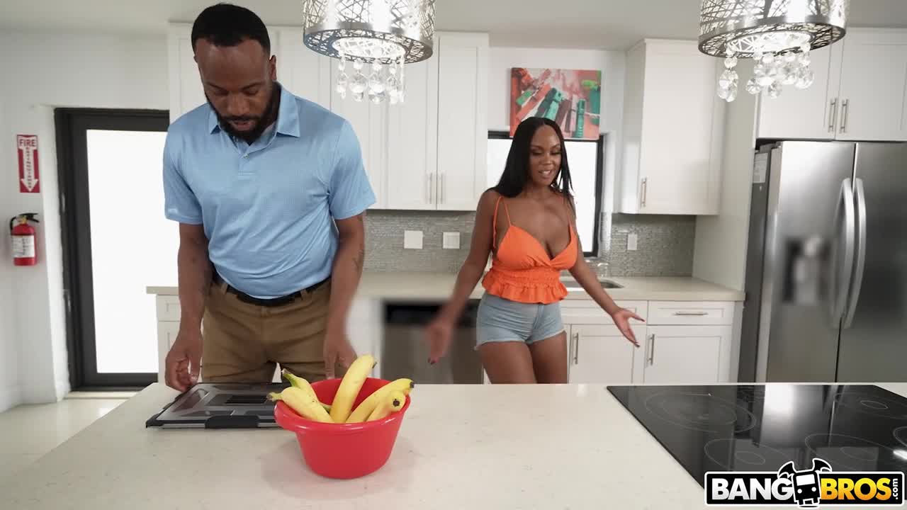 bigtitcreampie.23.12.30.august.skye.720p