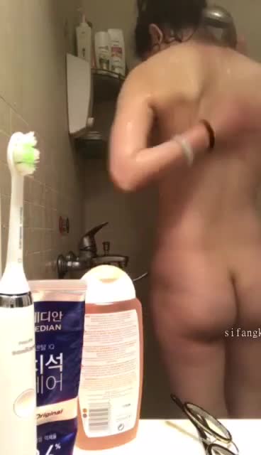 百度云泄密流出视图眼镜反差婊少妇徐露露与老公自拍性爱吃屌肛交视频 (1)