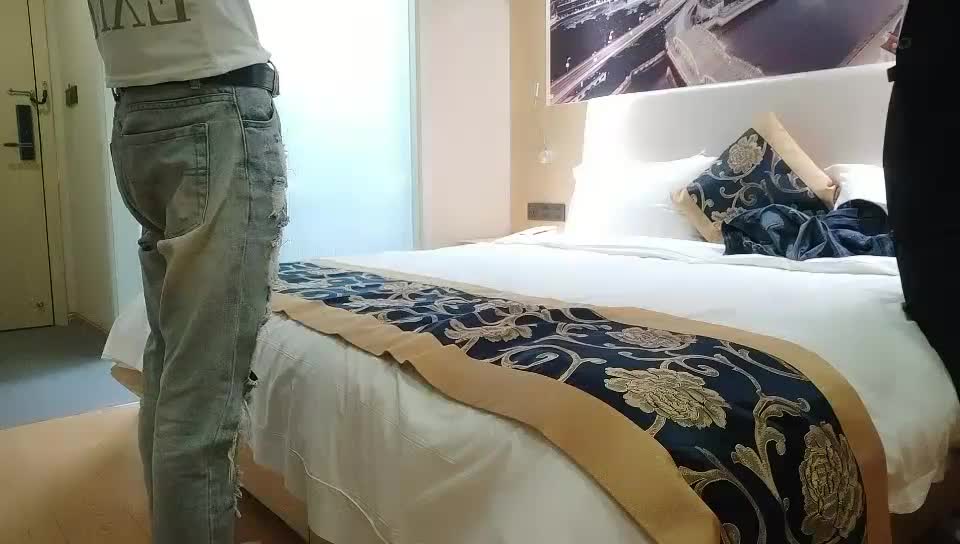 大宝寻花约肉肉身材少妇 性感黑丝大屁股舔屌口交 抬起双腿抽插猛操
