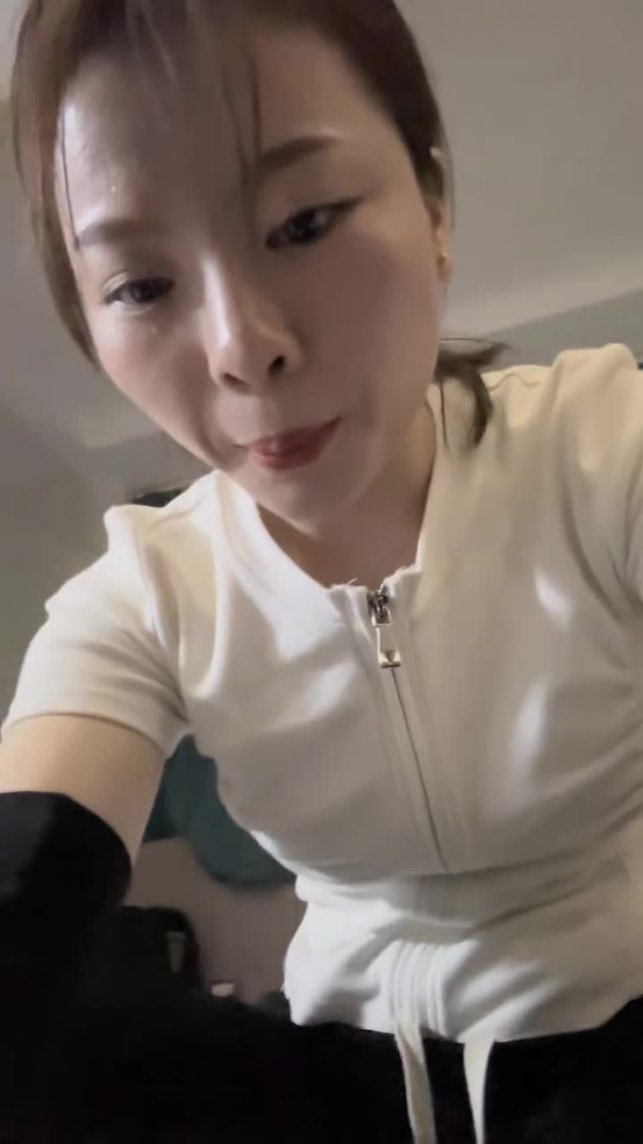 2024年4月，【陪我沦陷】，超骚欲姐，极品美乳，户外裸奔，车震无套狂干，白花花的肉体玩弄