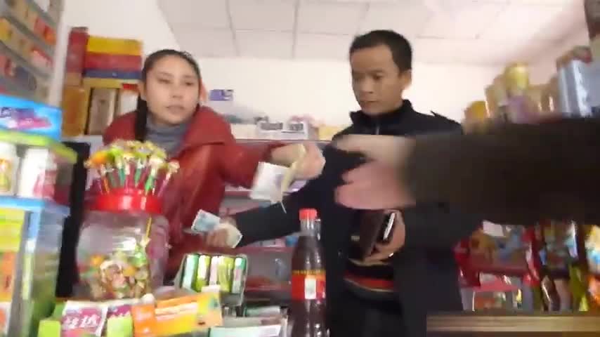 土豪东莞找鸡系列之狂草街头溜狗的外省少妇