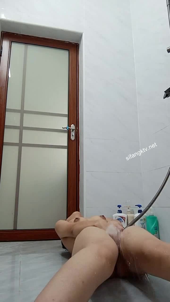 极品推特美女大学生小哪吒高级VIP群福利，校内野外大尺度露出 (21)