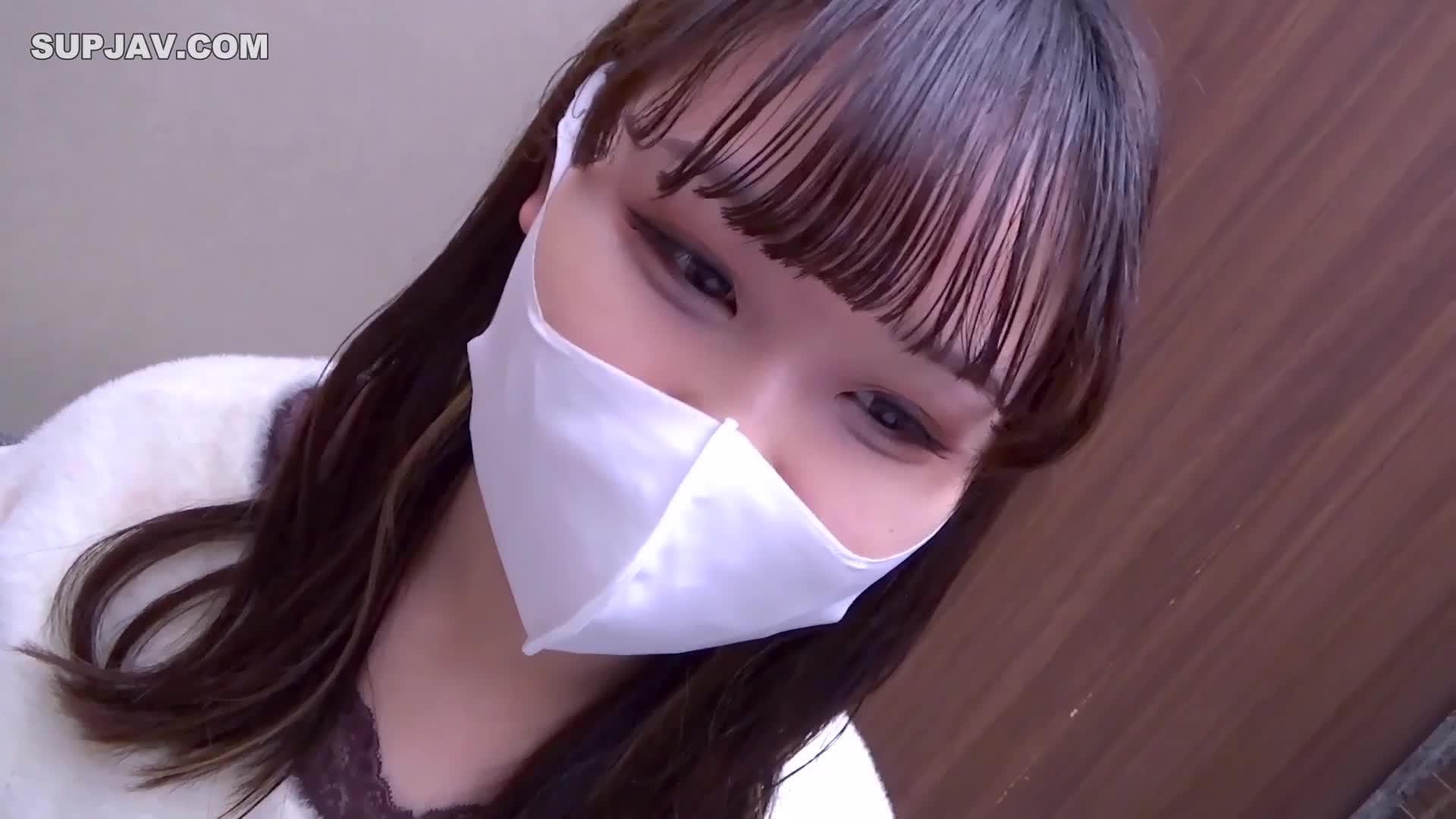 番号: FC2-PPV-3905703
发行日期: 2023-10-9
标题:她看起来没有太多性经验，但当一个大鸡巴插入她体内时，她最终喘息起来，感觉很天真，她渴望性

#8分  #无毛  #人妻