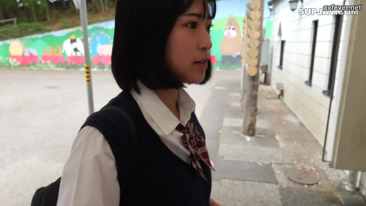 番号:FC2-PPV-4448608     发行日期: 2024-05-24标题：第一次拍摄照片和露脸！ - -！ - - 限时3天！ - -！ - ——她是一个美丽、纯洁、美丽的女人，她的害羞和未发育的身体只有我知道是学生……在她毕业前的一尘不染的时刻，我污染了听话的年轻岁，并在她的阴道内射精。