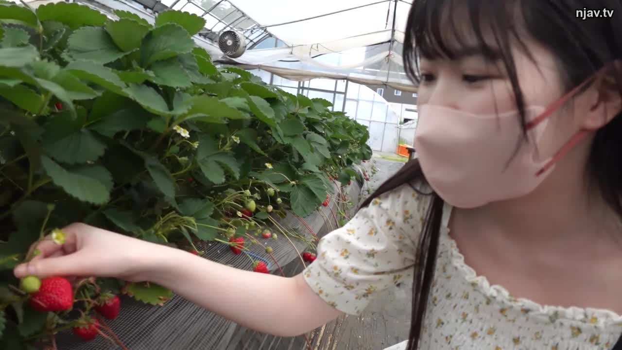番号:FC2-PPV-4485193     发行日期: 2024-07-2标题：我无法忍住，但我已经无法忍受了。 - 她有着白皙透亮感觉的美丽肌肤，还有美丽的白桃G罩杯巨乳。 - 她将浑浊的液体泵入她紧绷的阴道内，并在她体内射精！