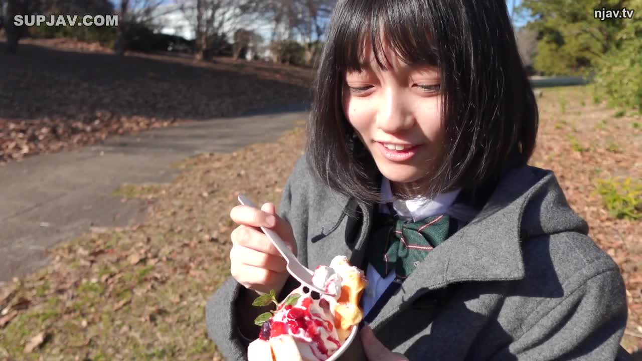 番号:FC2-PPV-4372734    发行日期: 2024-04-08标题：第一次拍摄照片和露脸！ - -！ - - 限时3天！ - -！ - - 听话天真的蓝发中期女人，还不知道如何达到高潮生……在她未发育的身体上连续两次阴道射精，未处理的鬃毛！ - -！ - - 我不知道他们在背后秘密做这件事。