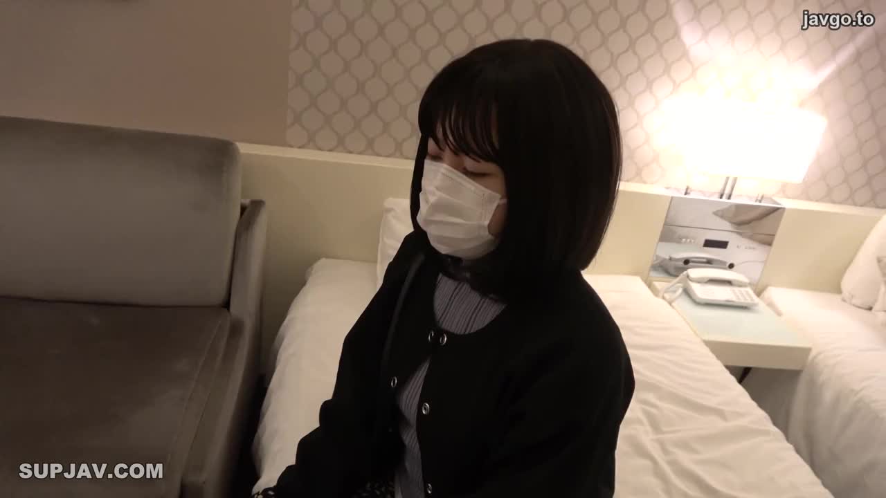 番号:FC2-PPV-4355382    发行日期: 2024-04-3标题： 我接到一个熟悉的苗条美丽家庭主妇的电话，说她怀孕了。