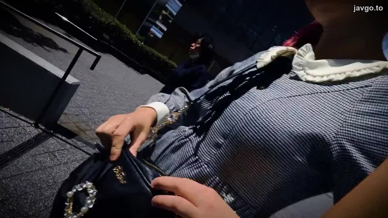 番号:FC2-PPV-4396673     发行日期: 2024-04-24标题：最小巨乳捉弄你。 - - _未经审查_体内射精性爱两次