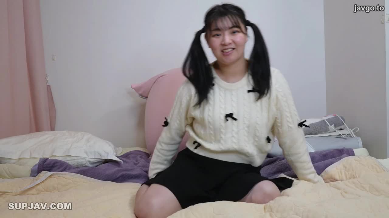 番号:FC2-PPV-4372477    发行日期: 2024-04-03标题：[情欲上升] 试试吧！ - - 女性在感觉良好时会感到不安目前SNS上流行粉末按摩为了获得最佳性爱，通过前戏提高女性的敏感性很重要！