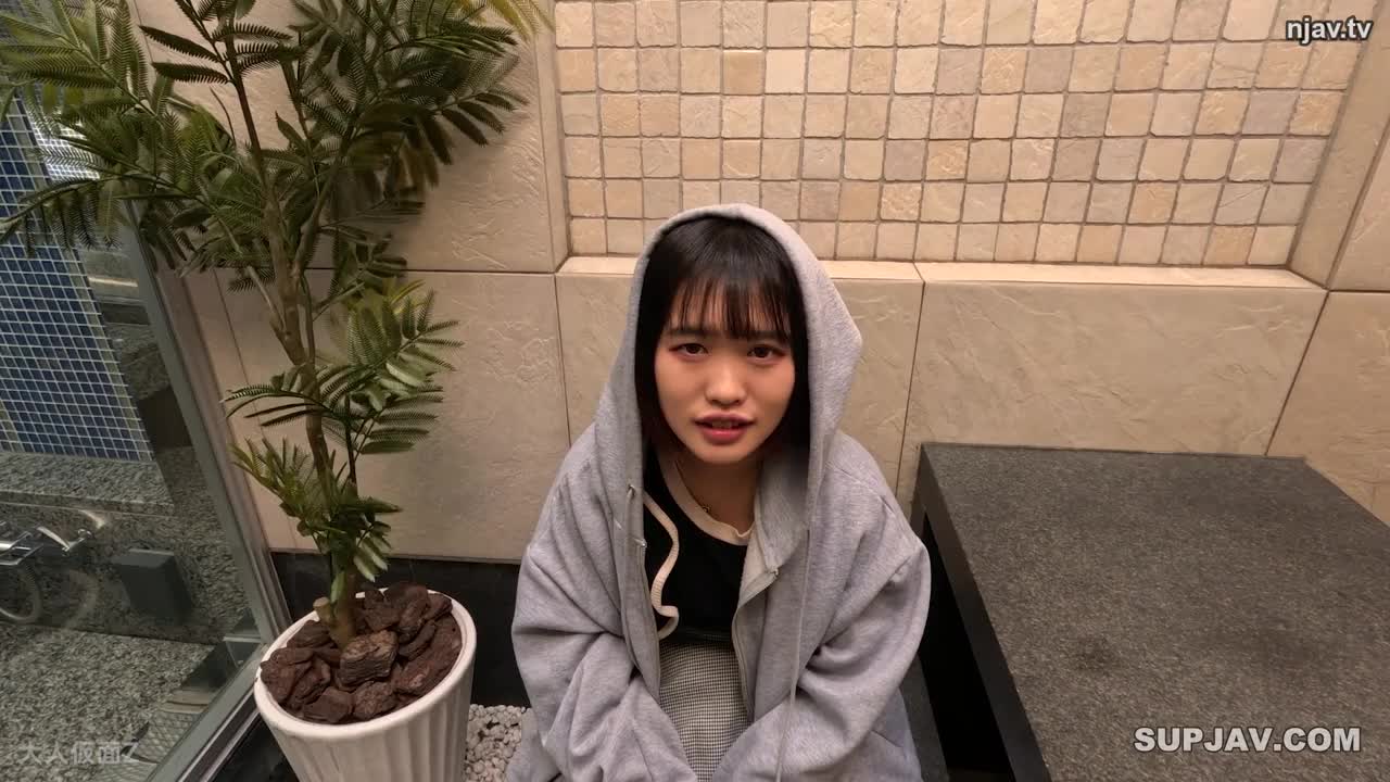 番号:FC2-PPV-4375180    发行日期: 2024-04-06标题：[第一枪]尤娜（19）天然敏感的JD。 - - 隔着内衣开始10分钟电动按摩后，进入持续高潮的发烧时间。 - - 然后她脱掉湿透的内裤并拍摄了她的胯部区域。 - - 即使她吸吮它，她也会不断地射精。 - - 高潮时的腹肌必看！