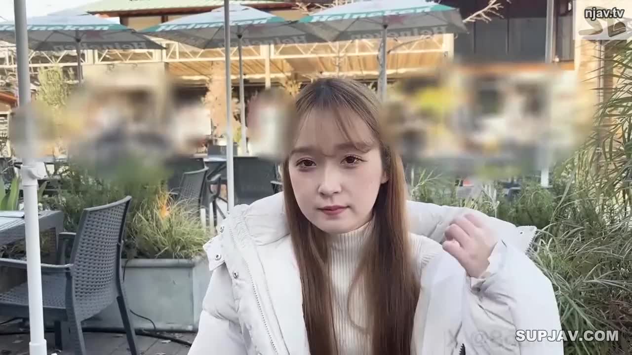 番号:FC2-PPV-4386919     发行日期: 2024-04-14标题：皮肤白皙，身材苗条，漂亮的应届毕业生，长得像嫂嫂。 - - 当她不注意时，她喝了啤酒，她的敏感度达到了极限。 - - 当她被她的大鸡巴强奸时，他抽搐着她。