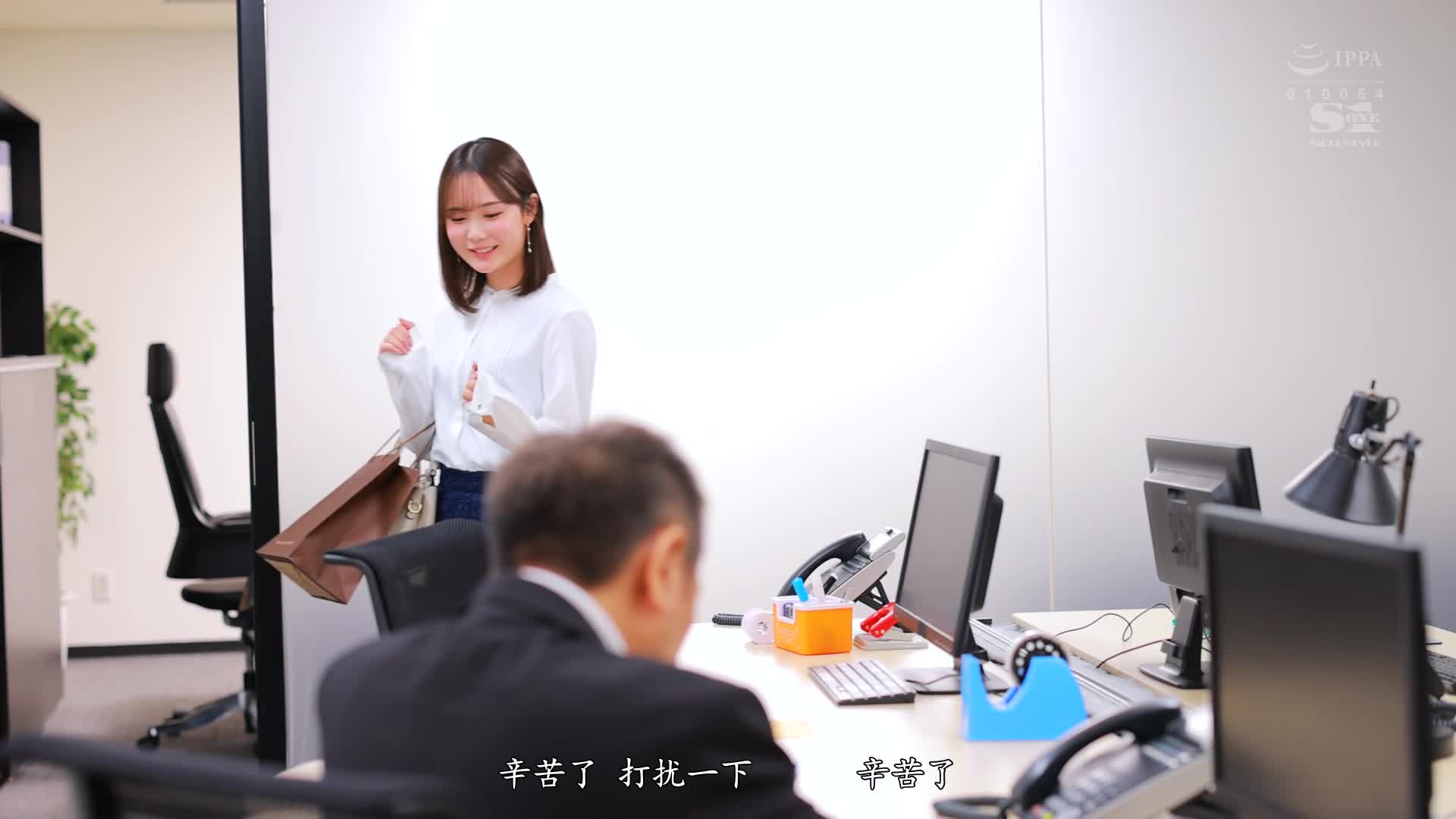 标题：看到结婚戒指就湿了」想望已婚男人肉棒的略夺OL骑马起来！扭腰！寝取！超级偷情骑乘位番号: SONE-068 #无码破解主演: #坂道みる #坂道美琉 #中文字幕标签: #女上位 #荡妇 #苗条 #OL #miru #制服 #潮吹 #黑丝 #痴女 #出轨 #黑丝 #牛仔裤 #办公室 #精致身材
