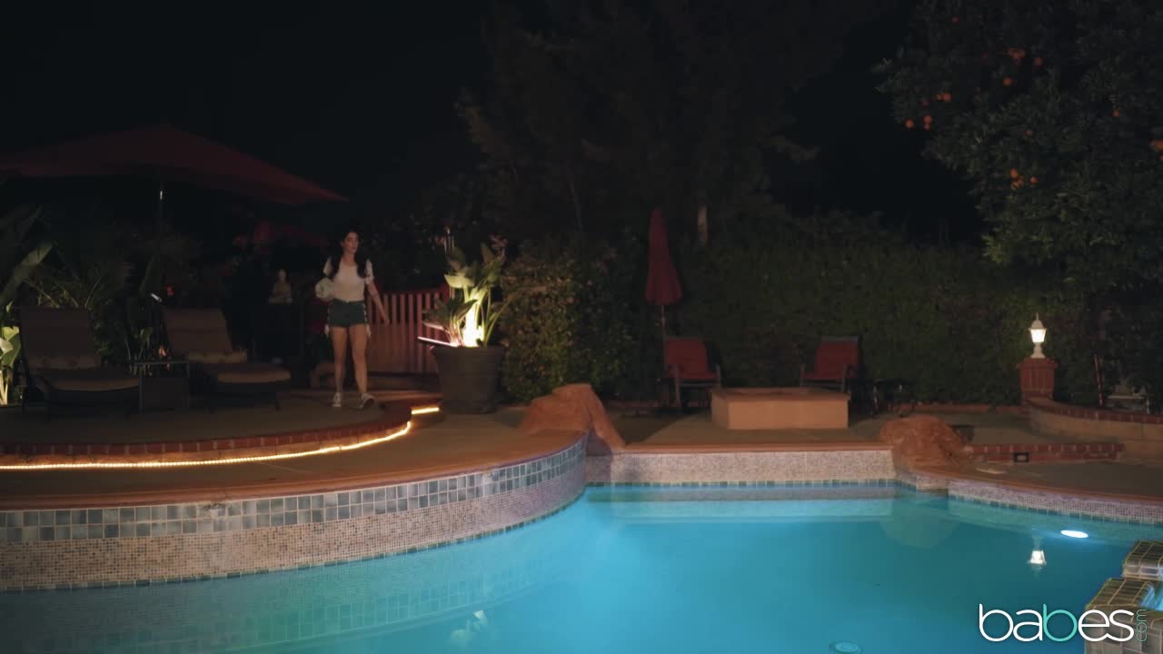 Babes.19.06.24.Evelyn.Claire.What.Neighbors.Are.For