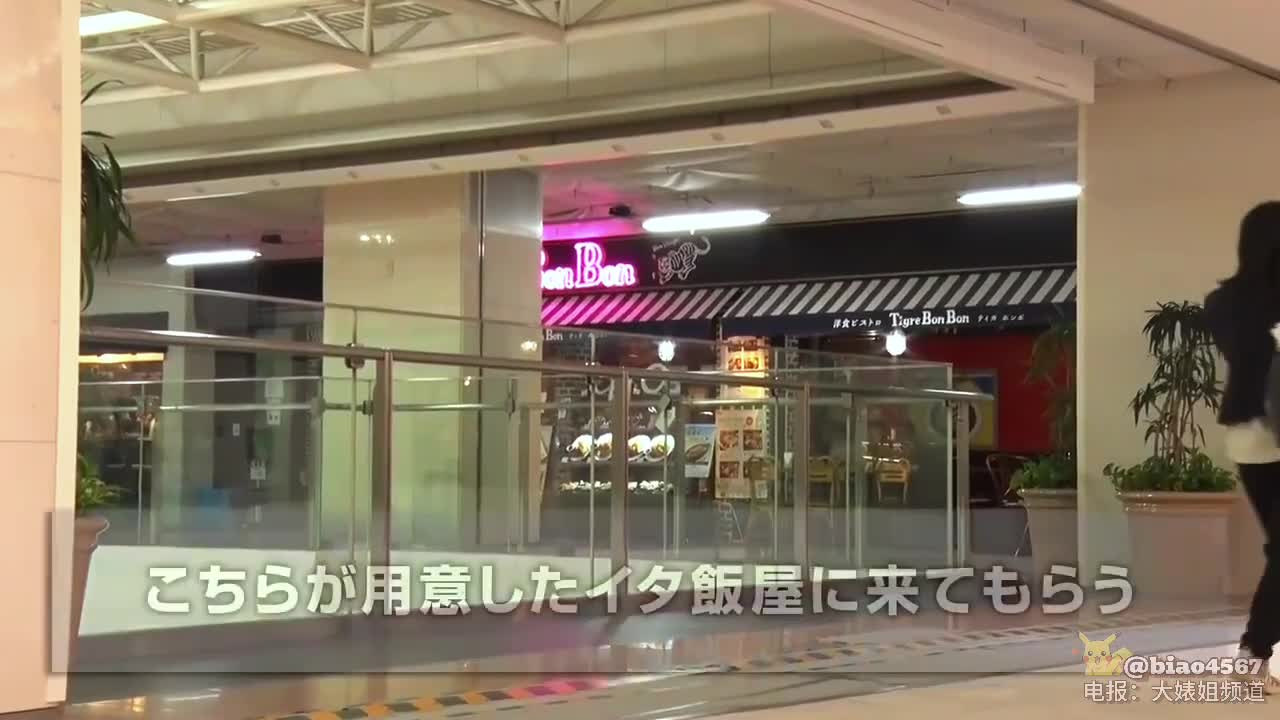 32岁真实人妻，已婚7年，有两个小孩，出来偷偷拍A片，搞得跟偷情似的，被拉到车上猛操，后面又到厕所爆操，最后六七个大汉群P轮奸 #偷情 #无码 #熟女 #绿帽