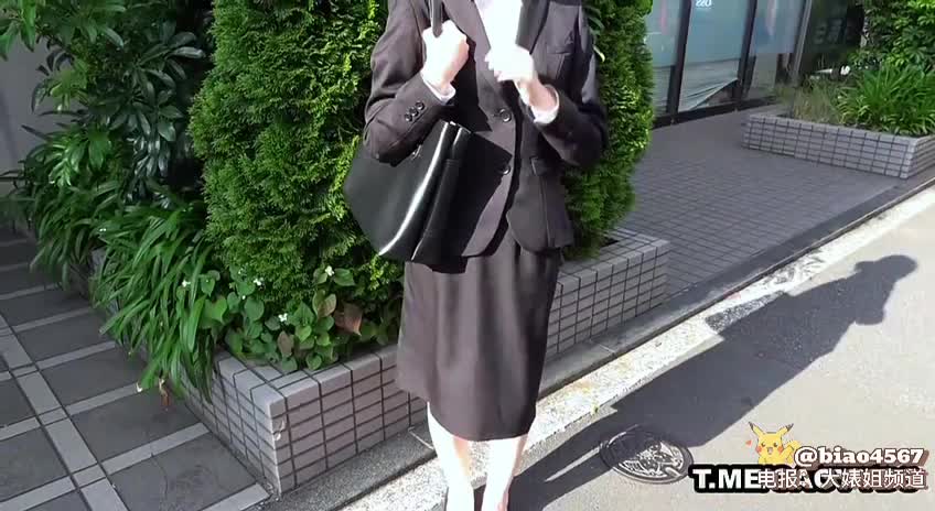 爆操女白领，文文静静的小妹，内射了好几次，干得她不要不要的，妹子神似桃乃木香奈， 很有韵味 #无码 #精神小妹 #fc2 #丝袜