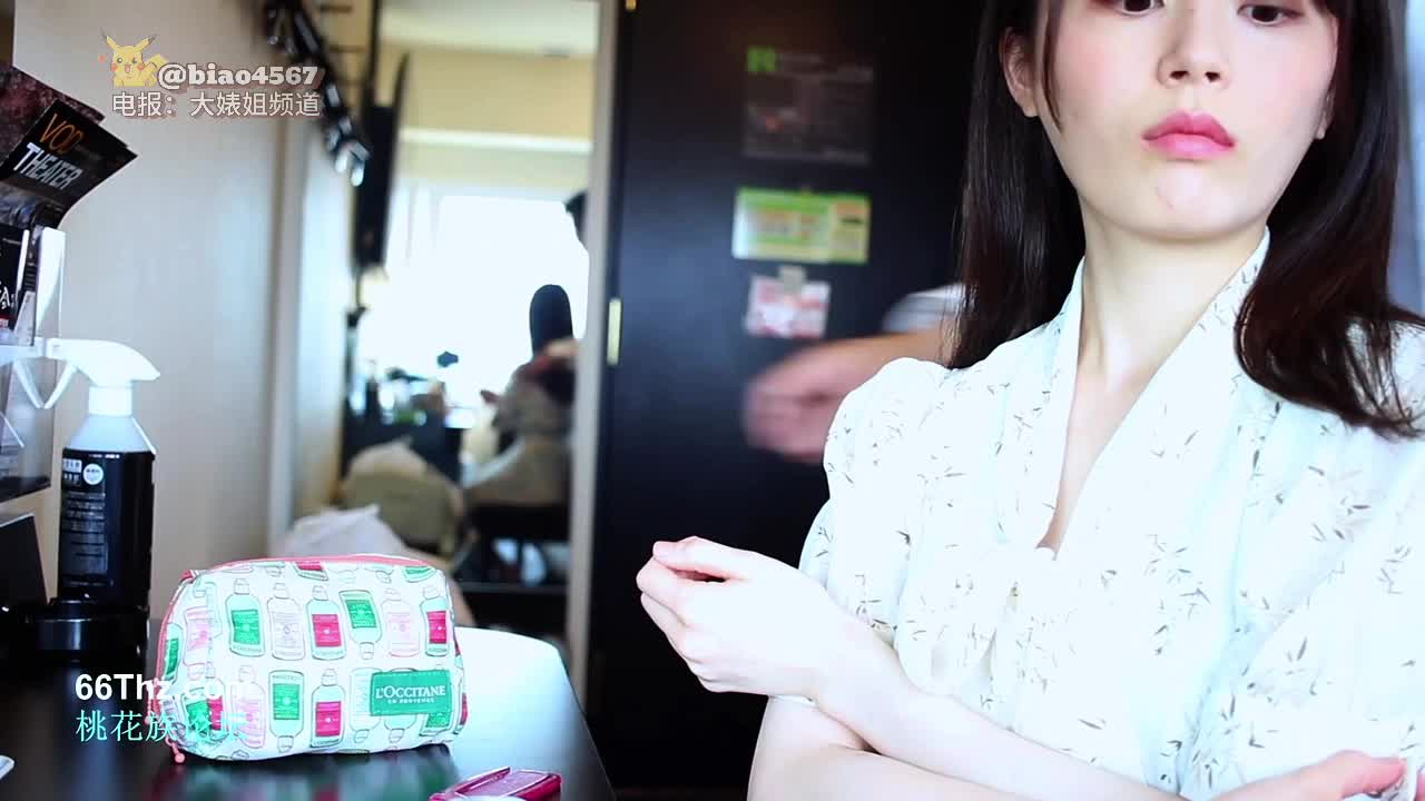 极品反差眼镜妹，看上去文文静静的乖乖女，穿上白丝，逼逼粉嫩，非常有感觉 #无码 #fc2 #反差