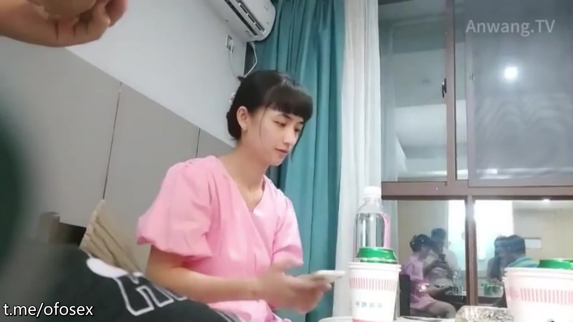 【换妻探花】湖南夫妻第一次换妻，为了打消尴尬，老婆拉着老婆先来一次舌吻舔穴，缓解尴尬