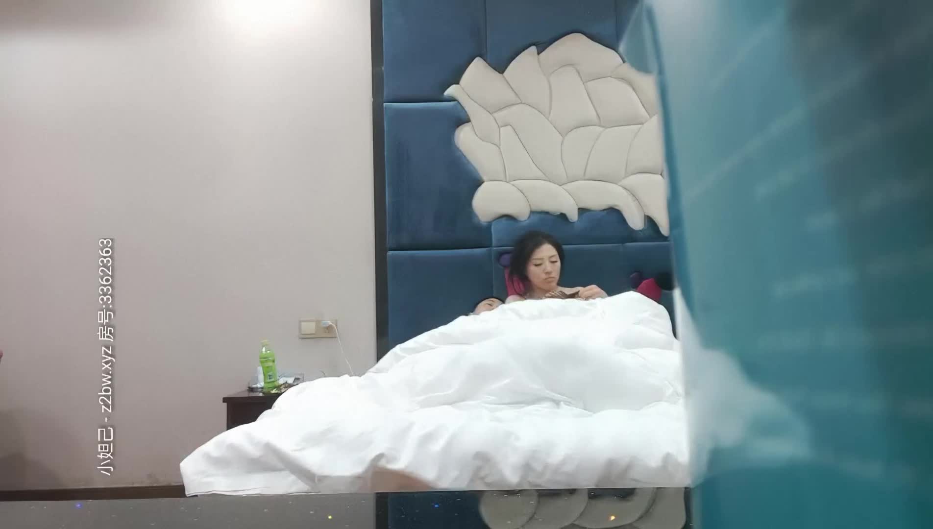【探花精选】今夜渔网情趣装，舔逼狂魔必备项目不能少，巧舌如簧凭着一张嘴就让你女神爽上天，美乳翘臀极致享受