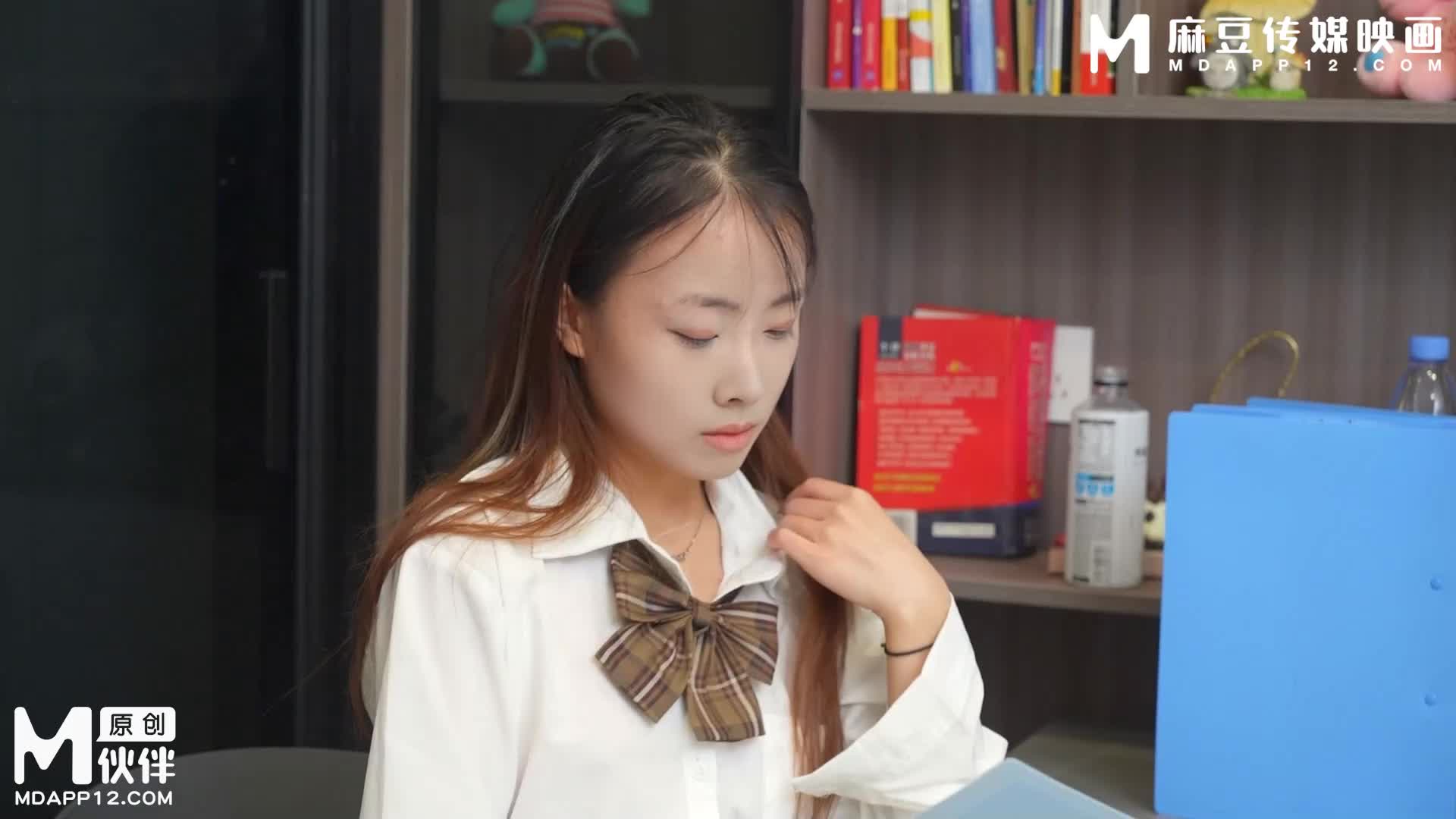 绝对领域 LY-067《禁忌的合租生活》 花洒湿润少女的身-肉棒撬开美妙的穴