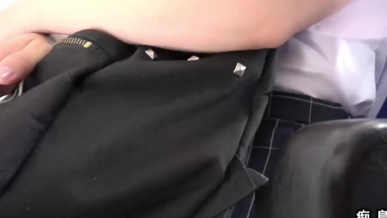 尾行女高中生 性骚扰 最后厕所强奸爽