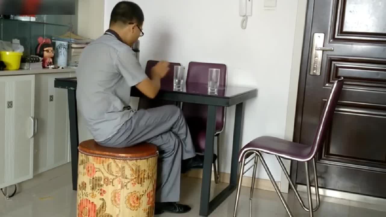 亚航空姐与领导约谈被杯里放药放倒玩弄各种调教 身材真是超正点