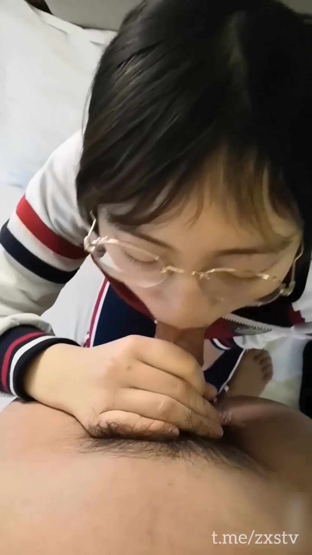 #嫩屄學妹 #洽雞巴 #口交 #深喉 #內射