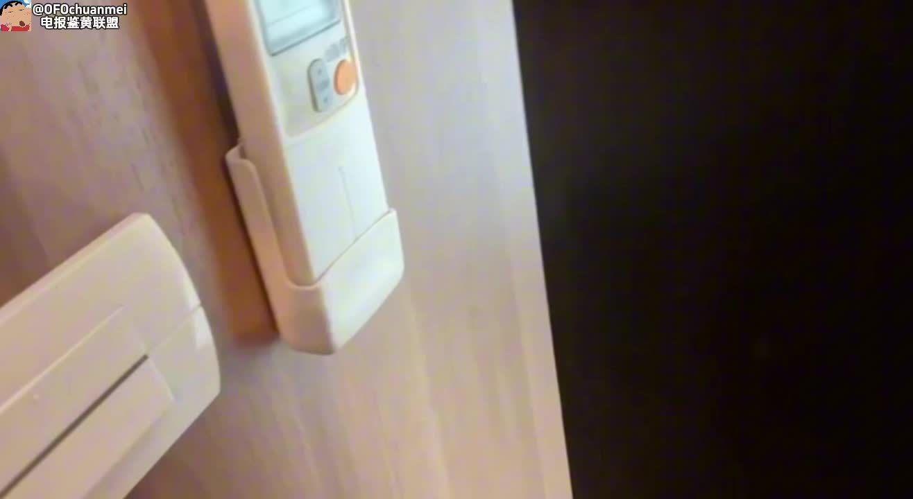 偷窥妹妹自慰 携枪直接无套插入嫩穴 爆射提裤 作者：樱花小猫