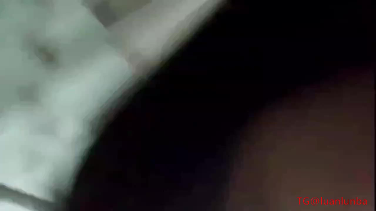 【户外露出】骚母狗楼道露出，勾引男人去自己房间做爱