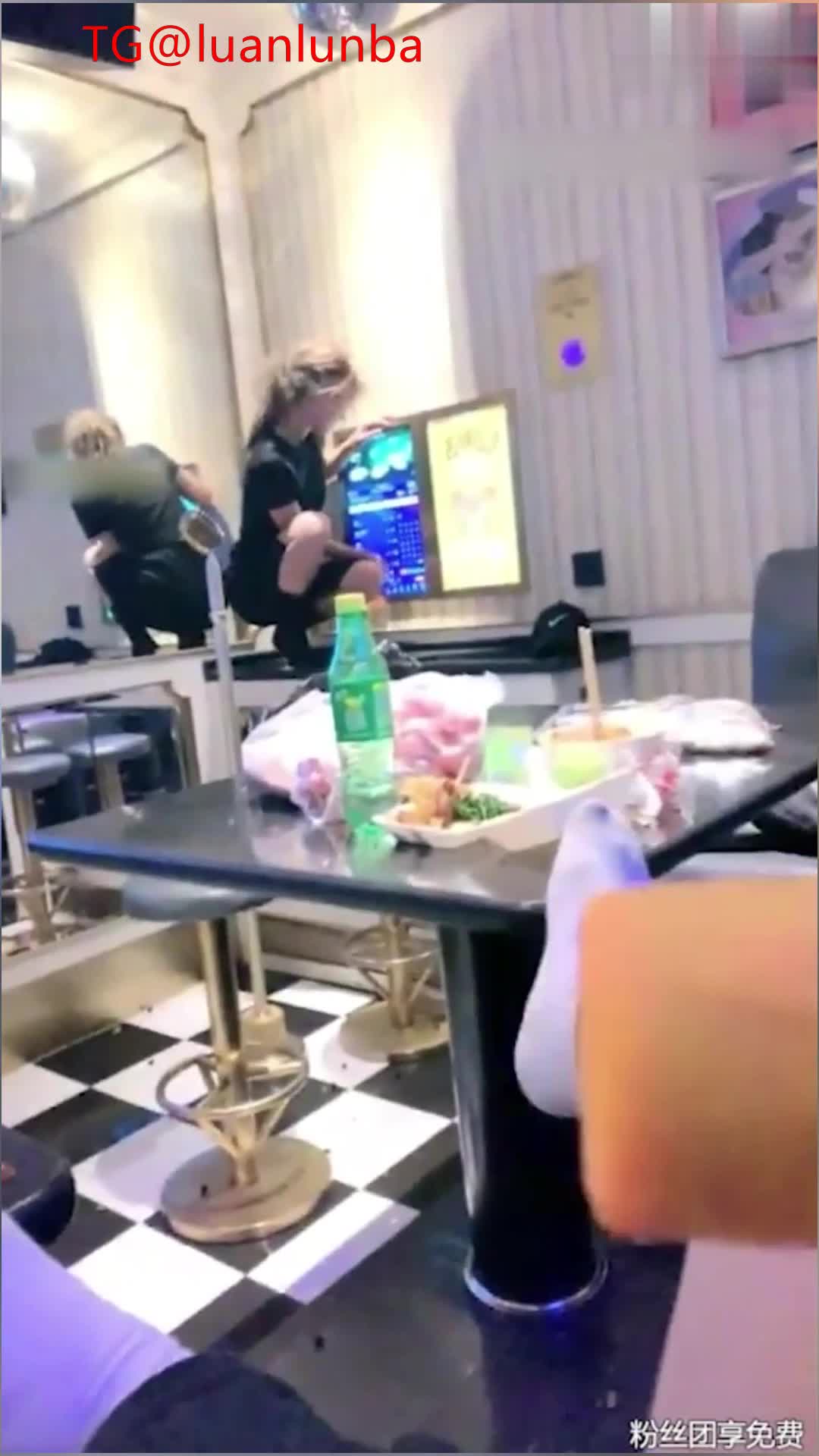 【KTV灌醉姐妹花】被社会混混内射，妹妹姨妈逃过一劫