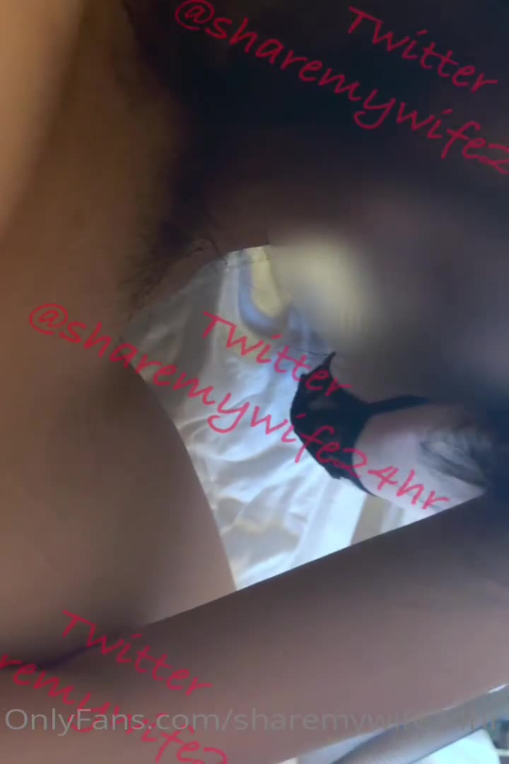共享人妻，撅着屁股让3个单男轮流操，男人们一个接一个操她的骚逼，操爽了就把鸡吧从她逼里拔出来，赛到她嘴里射精 分类：#共享人妻 #淫妻绿帽 #群P #口爆 #吞精完整版12分钟，搜索码：#HYQ000307