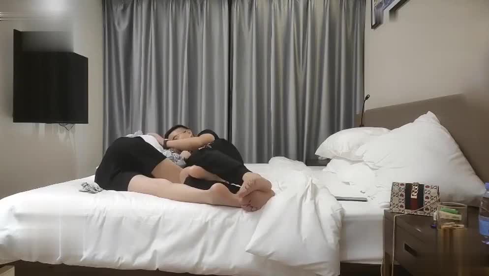 PUA系列，漂亮良家，关灯有点紧张好尴尬不要看我