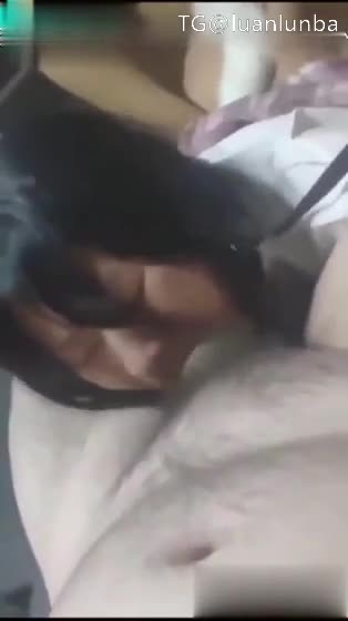 "绿帽奴分享媳妇3P