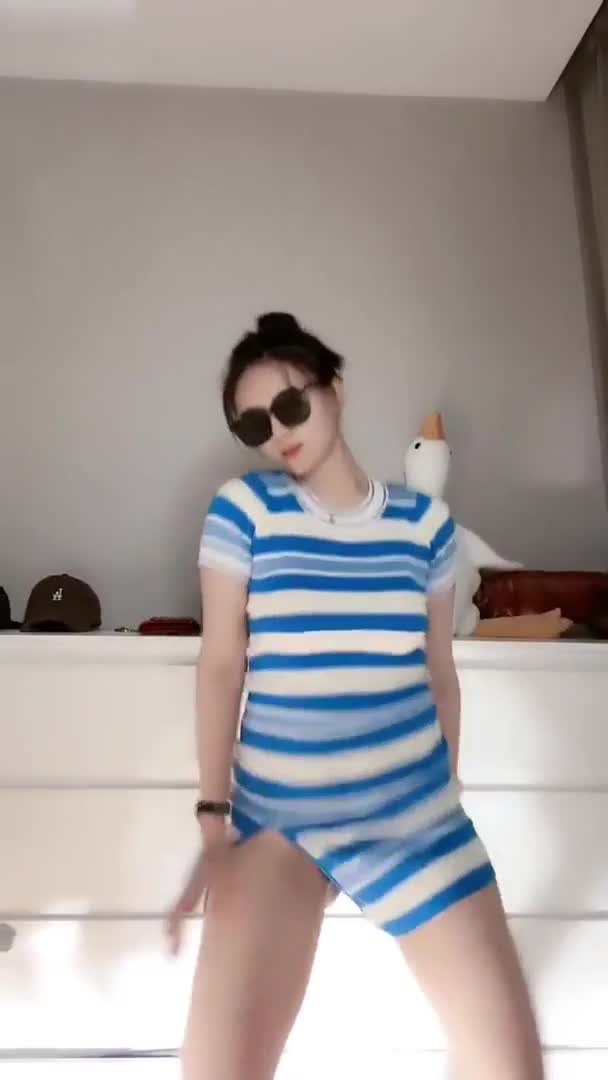 #小阿姨 #抖音 #极品美臀翘臀网红 会议室私播 擦边舞