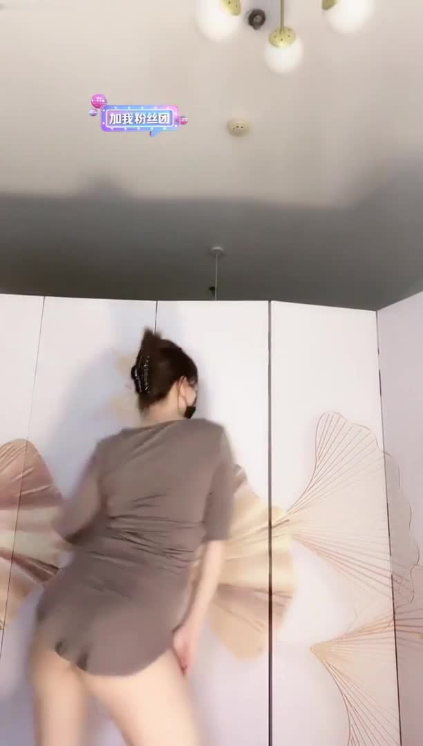 #小阿姨 #抖音 #极品美臀翘臀网红 会议室私播 擦边舞