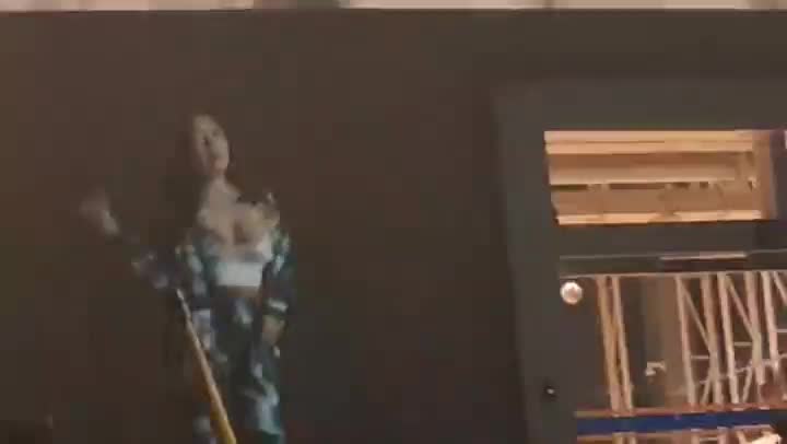 名校风华录 某高校 军训 新生舞蹈才艺表演大奶子抖出来走光，收集了几个角度的视频 共4V作者 #名校风华录标签 #吃瓜 #涩舞