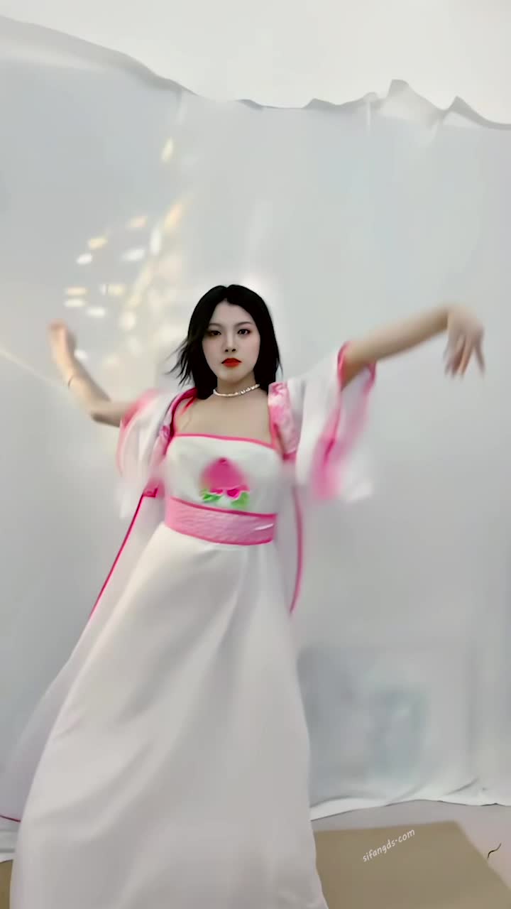 #裸舞剪辑 #杨小花 高颜值极品身材美女裸舞