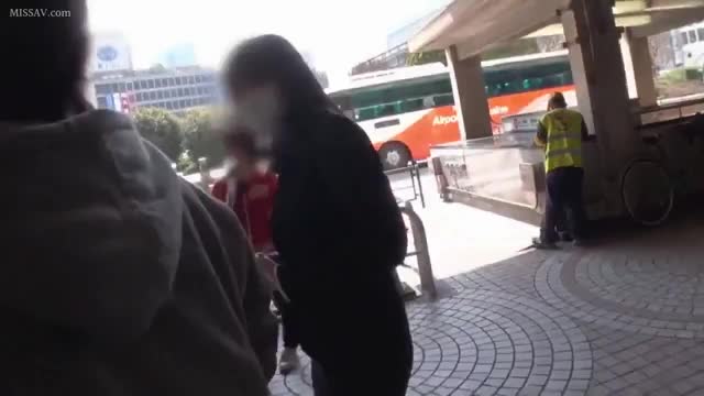 YRH-048 三个制服肉丝袜高跟美女伺候我一个人，三个人屁股翘起来我喜欢插哪个就插哪个，挑了一个最嫩的抱起大屁股就干三个人一起舔我的鸡巴，边抽插，一个给我舔蛋，实在太爽了#三P #丝袜 #肉丝 #后入 #抠逼 #屁股 #高跟 #屁股 #制服 #少妇