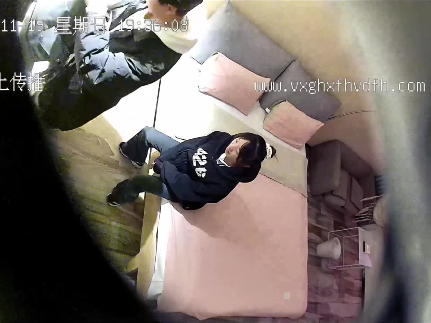 又到周末打炮季节，年轻学生情侣，清纯活泼，长筒黑丝，修长美腿 男友硬邦邦，不禁干两炮