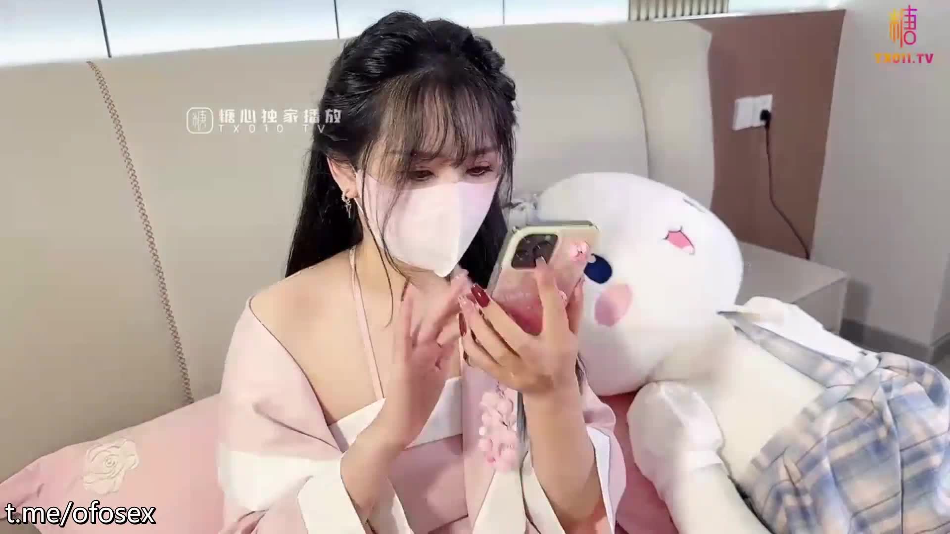 网红女神推特白虎萝莉美少女01年在校大学生桃桃学姐表妹的成年礼 用肉体献身表哥想做哥哥的新娘