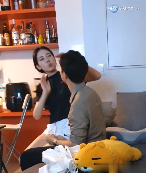 金先生约炮身材苗条的艺校美女大学生极搜-【自动发片】